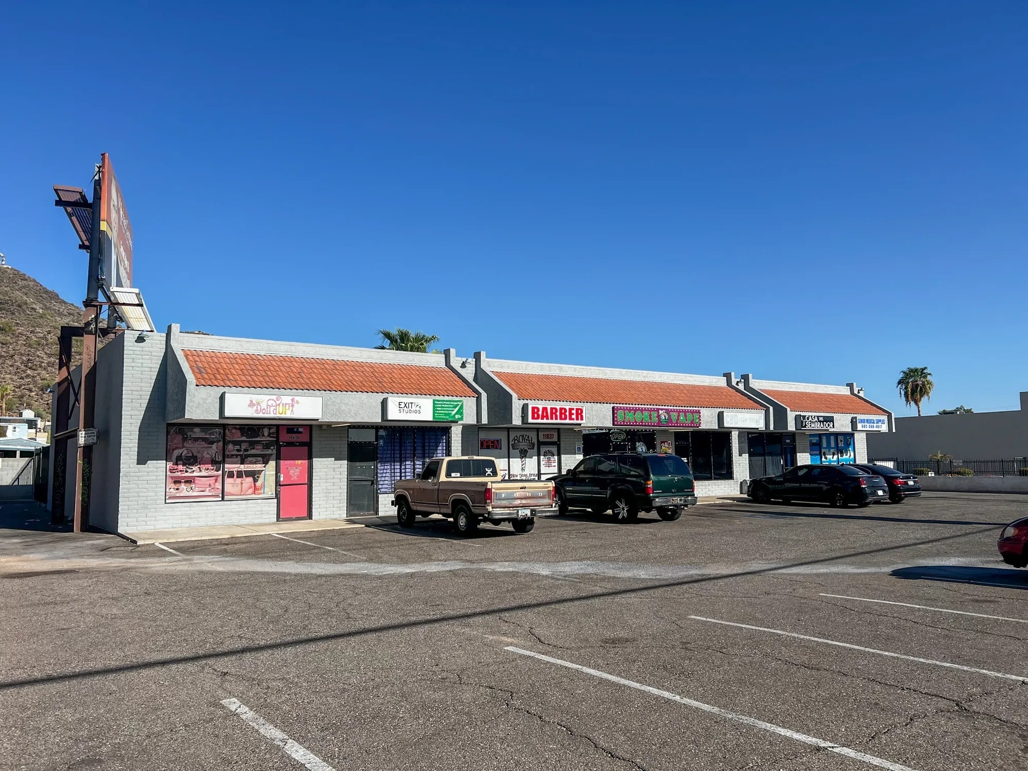 11829-11835 N 19th Ave, Phoenix, AZ for lease Building Photo- Image 1 of 17