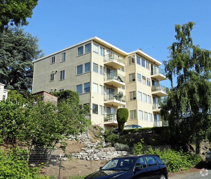2626 Thorndyke Ave W, Seattle, WA à vendre - Photo du bâtiment - Image 3 de 4