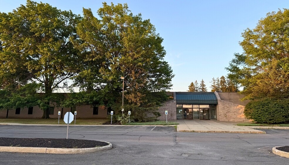 2 Computer Dr S, Albany, NY for lease - Building Photo - Image 3 of 11
