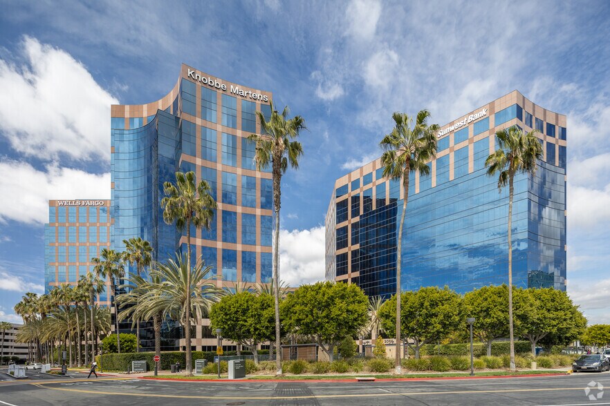 2040 Main St, Irvine, CA à louer - Photo du bâtiment - Image 2 de 34