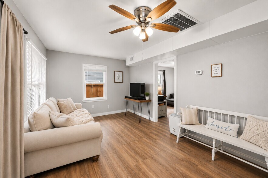 609 Sealy St, Galveston, TX à vendre - Photo du bâtiment - Image 3 de 21
