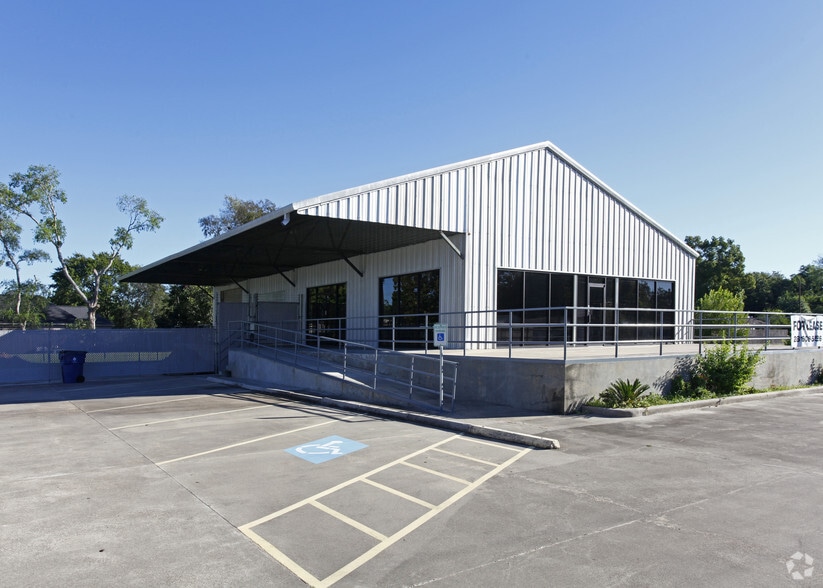 110 N Walker St, Angleton, TX for lease - Primary Photo - Image 2 of 35