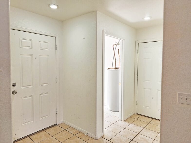 1951 Teepee Rd, Pahrump, NV à vendre - Photo du bâtiment - Image 3 de 35