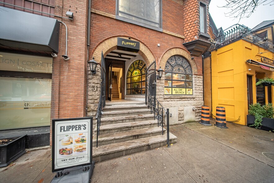 31 Elm St, Toronto, ON à vendre - Photo du bâtiment - Image 3 de 39