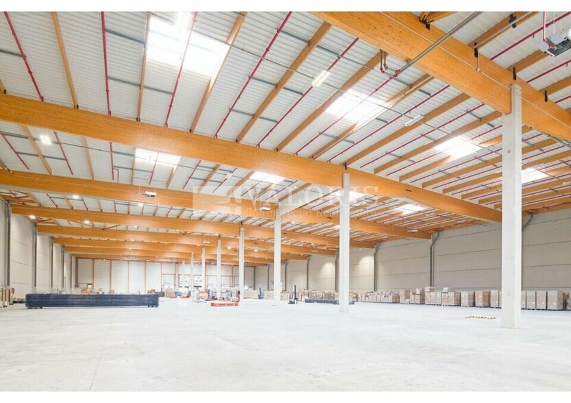 Route De Lapalud, Bollène for lease - Interior Photo - Image 2 of 9