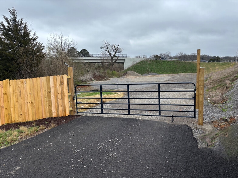 2554 Bailey Farm Dr, Knoxville, TN for lease - Primary Photo - Image 1 of 3