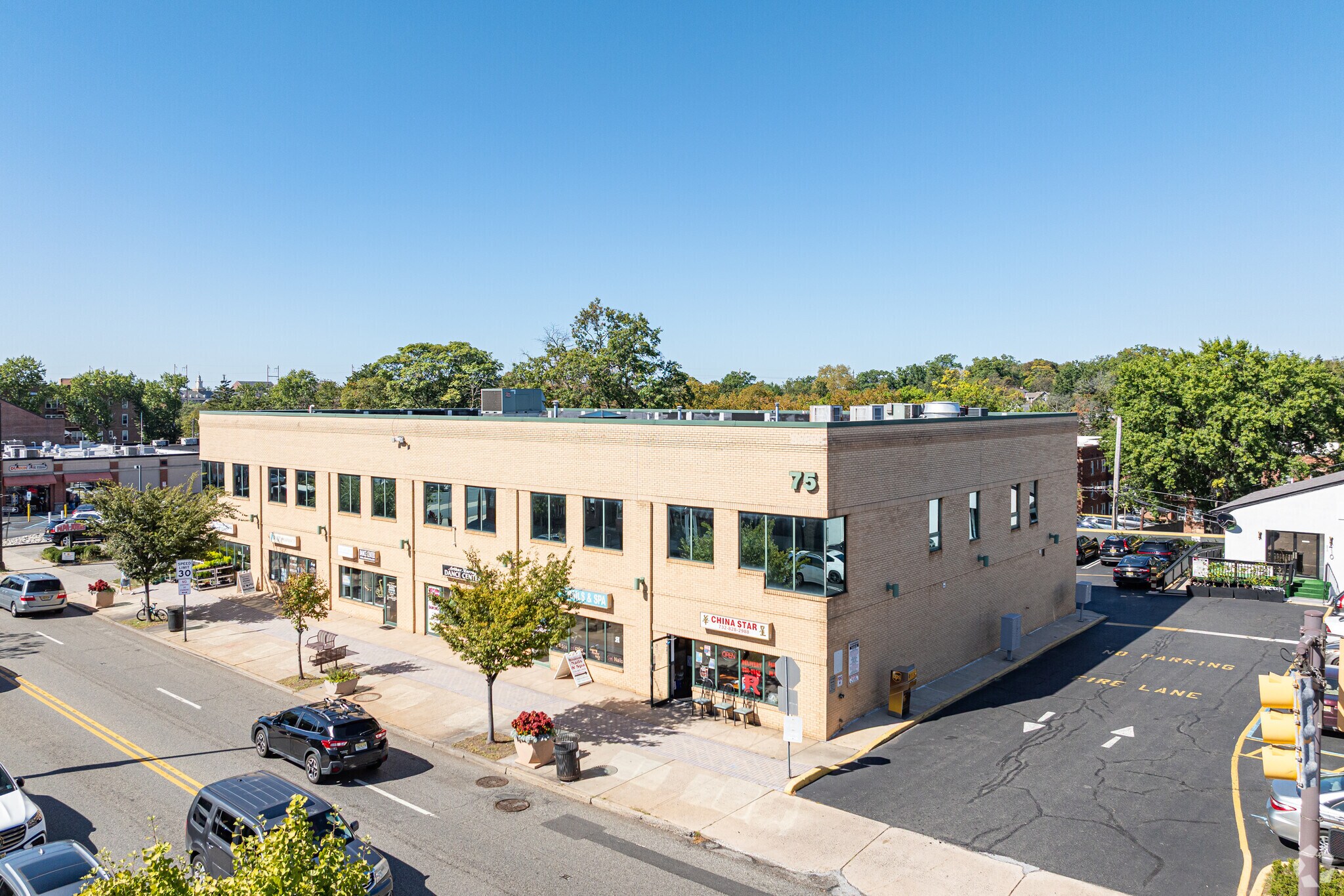 75 Raritan Ave, Highland Park, NJ à louer Photo principale- Image 1 de 12