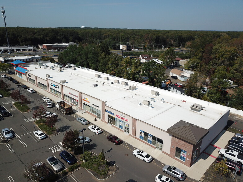 18 Highway 9, Morganville, NJ for lease - Building Photo - Image 2 of 3