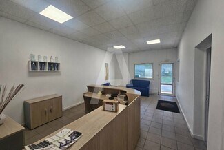 Plus de détails pour 5 Avenue Pavlov, Trappes - Flex à vendre
