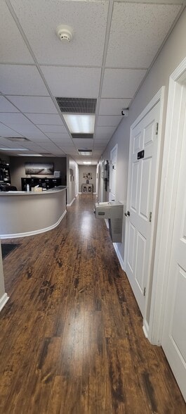 4882 English Towne Dr, Memphis, TN for lease - Building Photo - Image 3 of 30