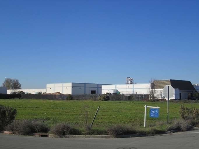 2300 Bert Dr, Hollister, CA for lease - Primary Photo - Image 1 of 13