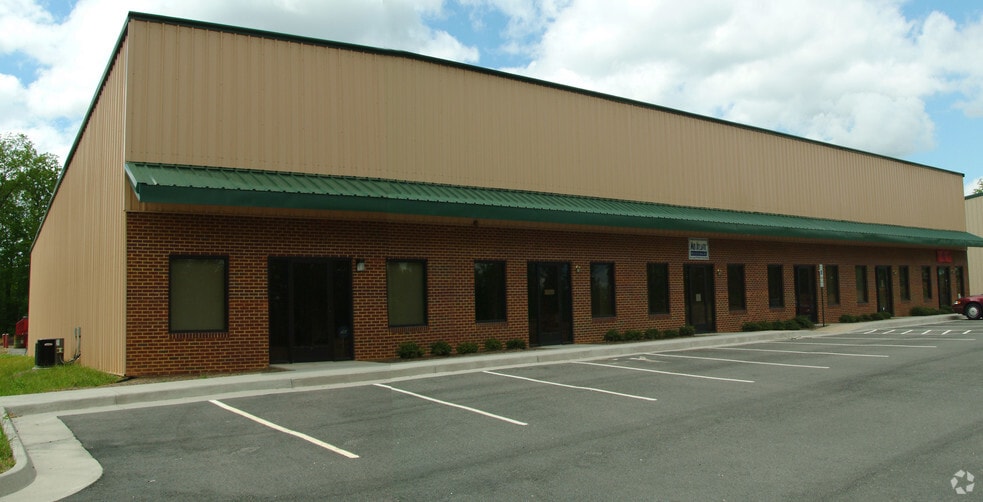 112 Midpoint Dr, Mineral, VA à vendre - Photo du bâtiment - Image 2 de 8