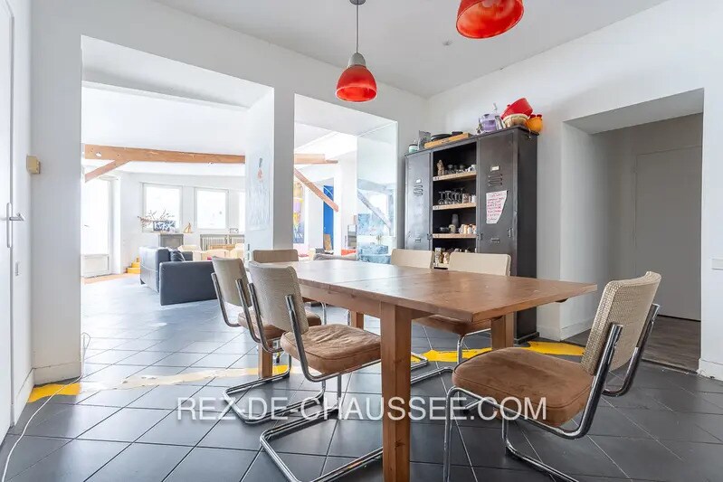 Multifamily in Paris for sale - Interior Photo - Image 3 of 15