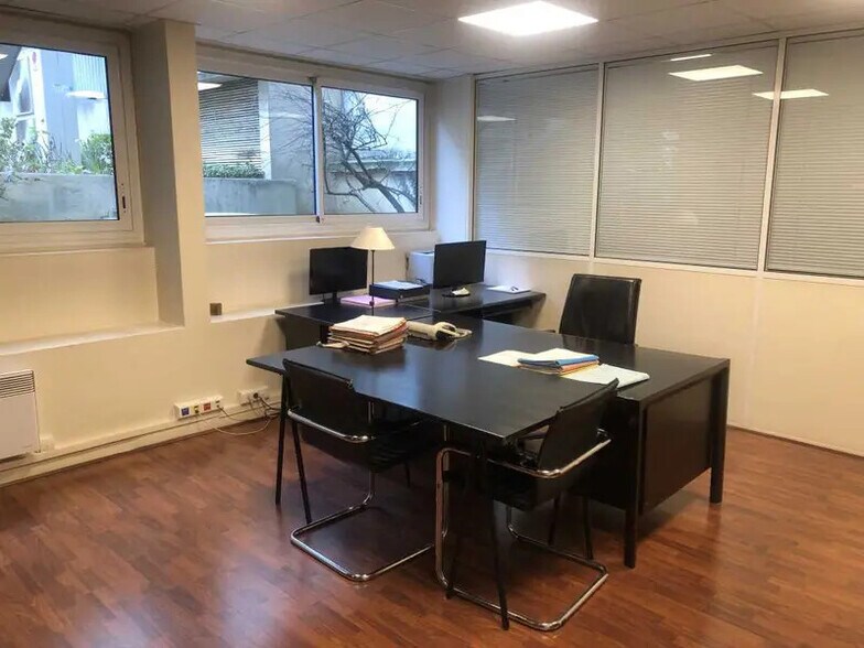 Office in Neuilly-sur-Seine for lease - Building Photo - Image 1 of 7