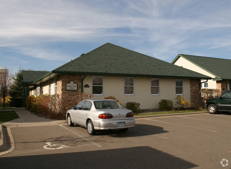 4710 White Bear Pky, White Bear Lake, MN à louer - Photo du bâtiment - Image 2 de 10