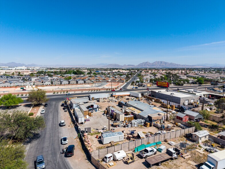 1775 N Rancho Dr, Las Vegas, NV à vendre - Photo du bâtiment - Image 3 de 35