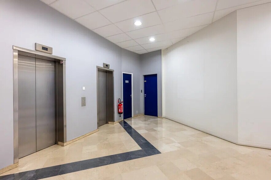 Bureau dans Gentilly à vendre - Hall d’entrée - Image 3 de 10