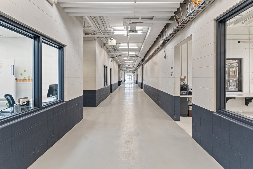 1507 S Kalamazoo Ave, Marshall, MI for lease - Interior Photo - Image 3 of 17