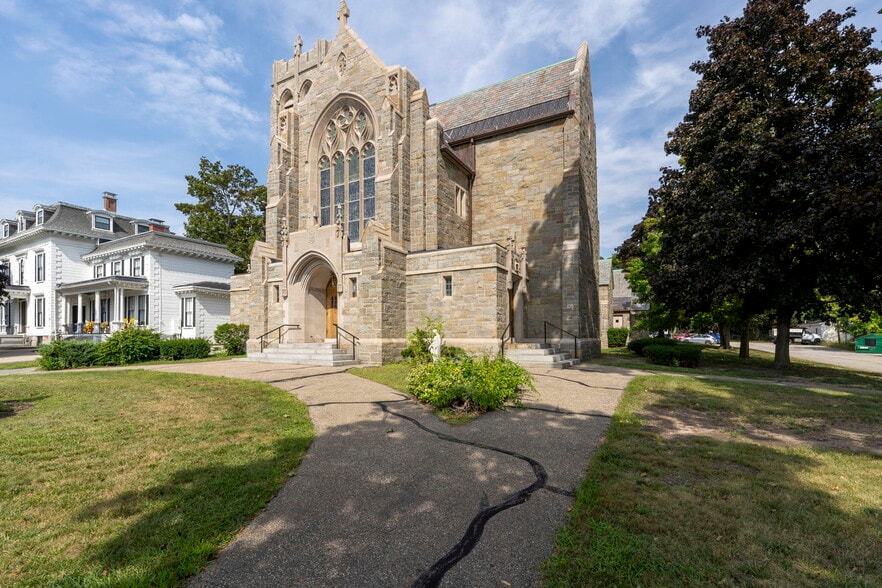 40 Church st, Laconia, NH for sale - Primary Photo - Image 1 of 7