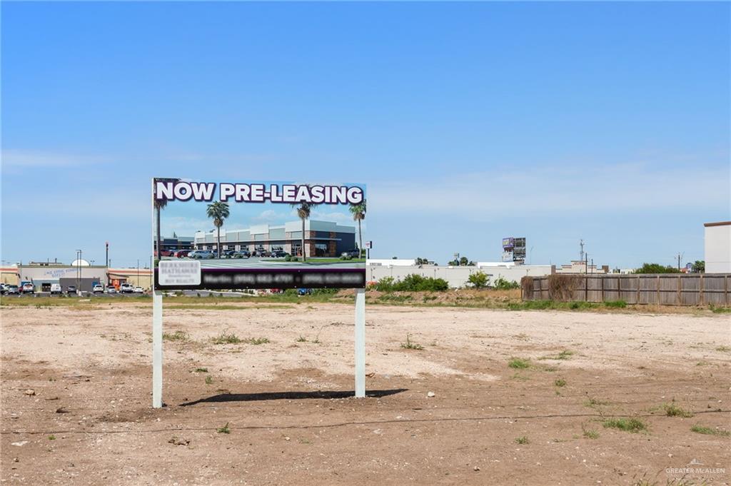 1406 W Pike Blvd, Weslaco, TX for lease Building Photo- Image 1 of 8