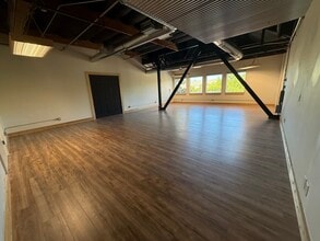 8911 Lakewood Dr, Windsor, CA for lease Interior Photo- Image 2 of 6