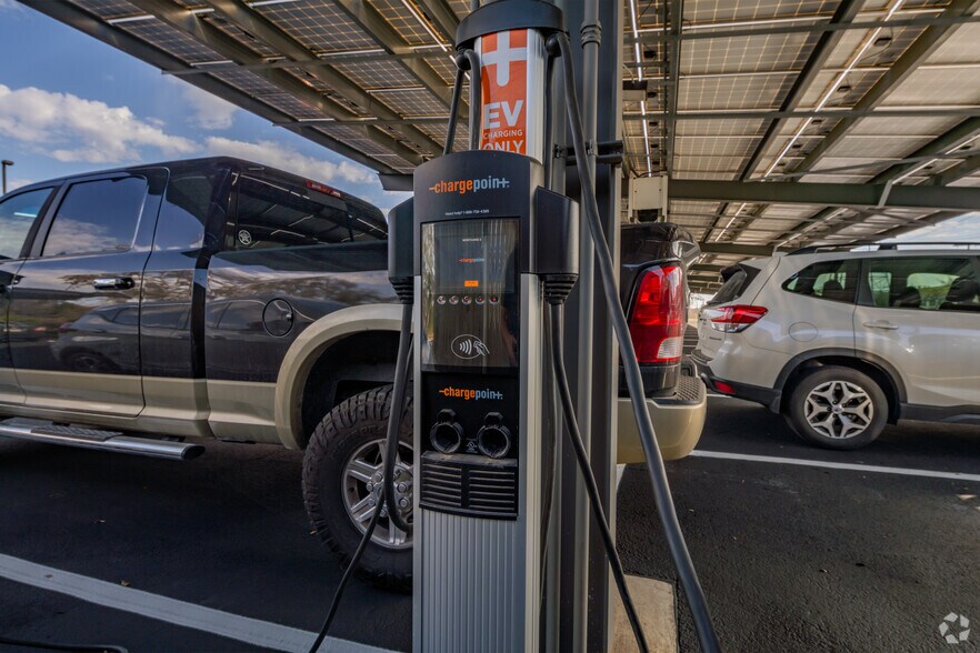 2806 W Bitters Rd, San Antonio, TX à louer - Photo du bâtiment - Image 2 de 36