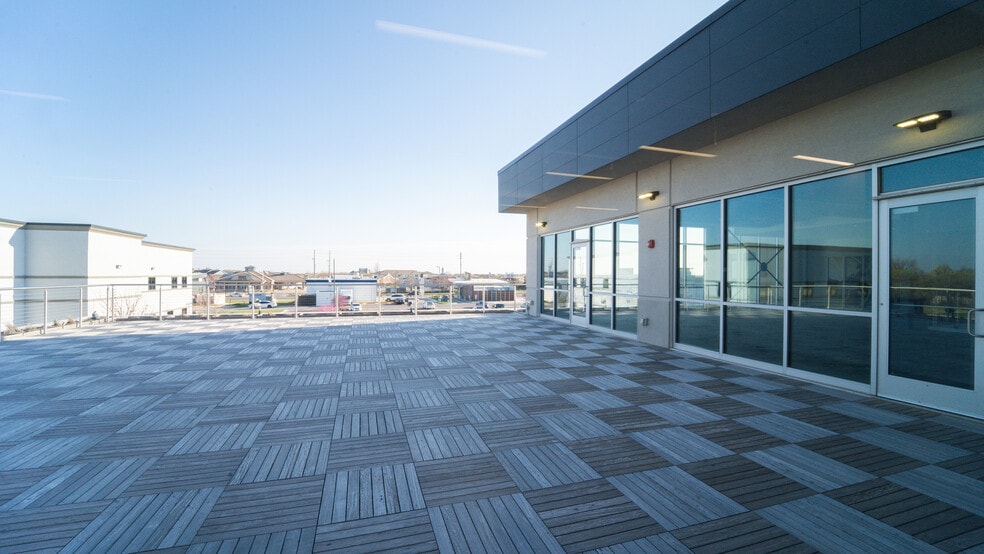 9758 E 21st St N, Wichita, KS for lease - Building Photo - Image 3 of 9