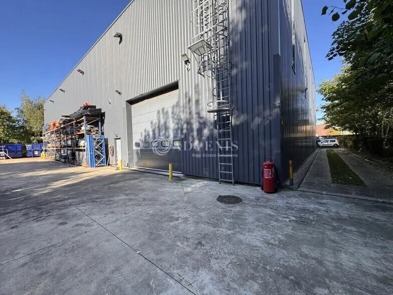 Local d'activités dans Bussy-Saint-Martin à vendre - Photo du bâtiment - Image 3 de 8