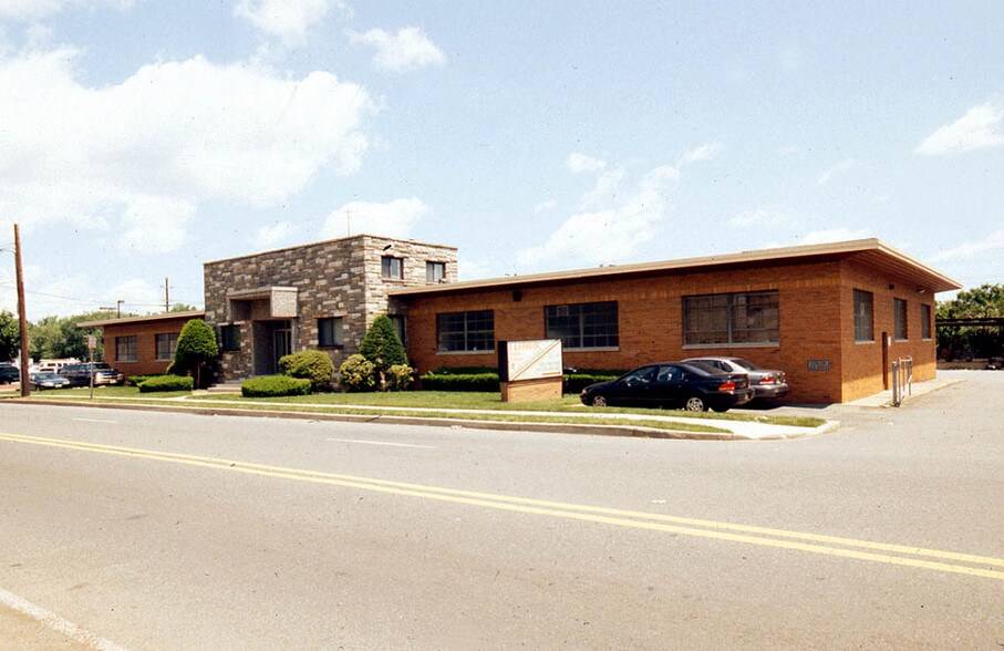 37 Midland Ave, Elmwood Park, NJ à louer - Photo du bâtiment - Image 2 de 10