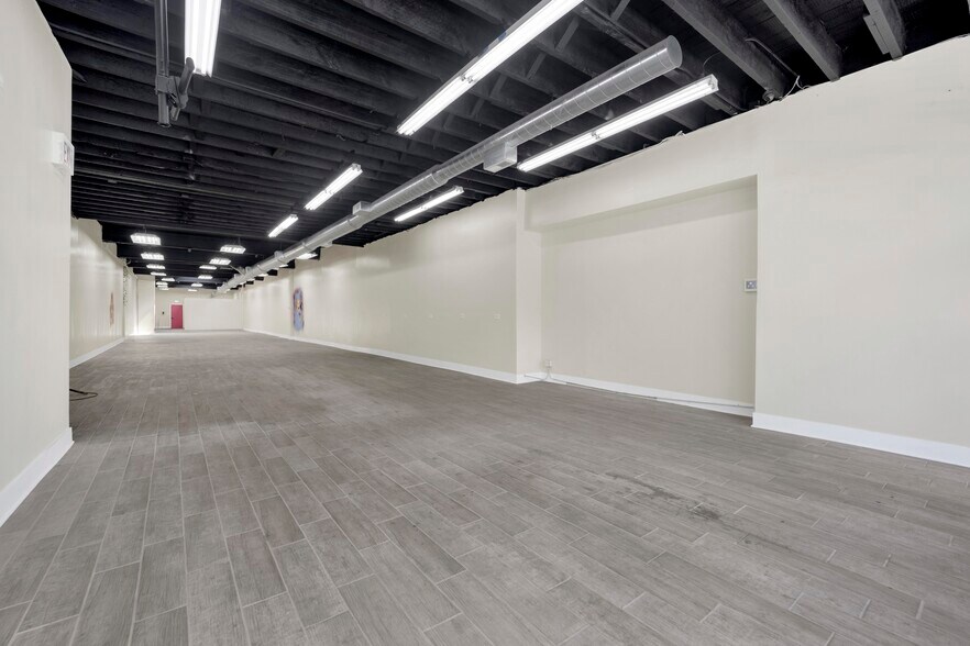 7055 N Clark St, Chicago, IL à louer - Photo intérieure - Image 3 de 22