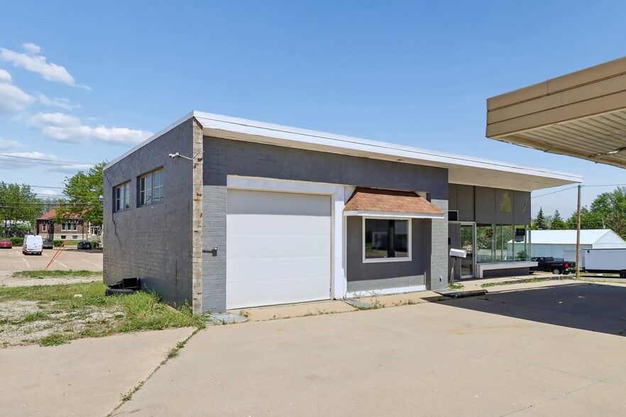 801 Court Ave, Chariton, IA for sale - Building Photo - Image 2 of 21