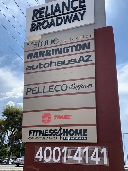 4141 N 36th St, Phoenix, AZ à louer - Photo du bâtiment - Image 3 de 11