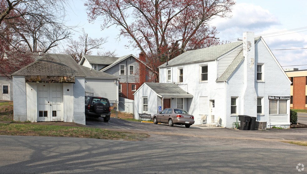 3406 Brambleton Ave, Roanoke, VA à vendre - Photo du bâtiment - Image 2 de 2