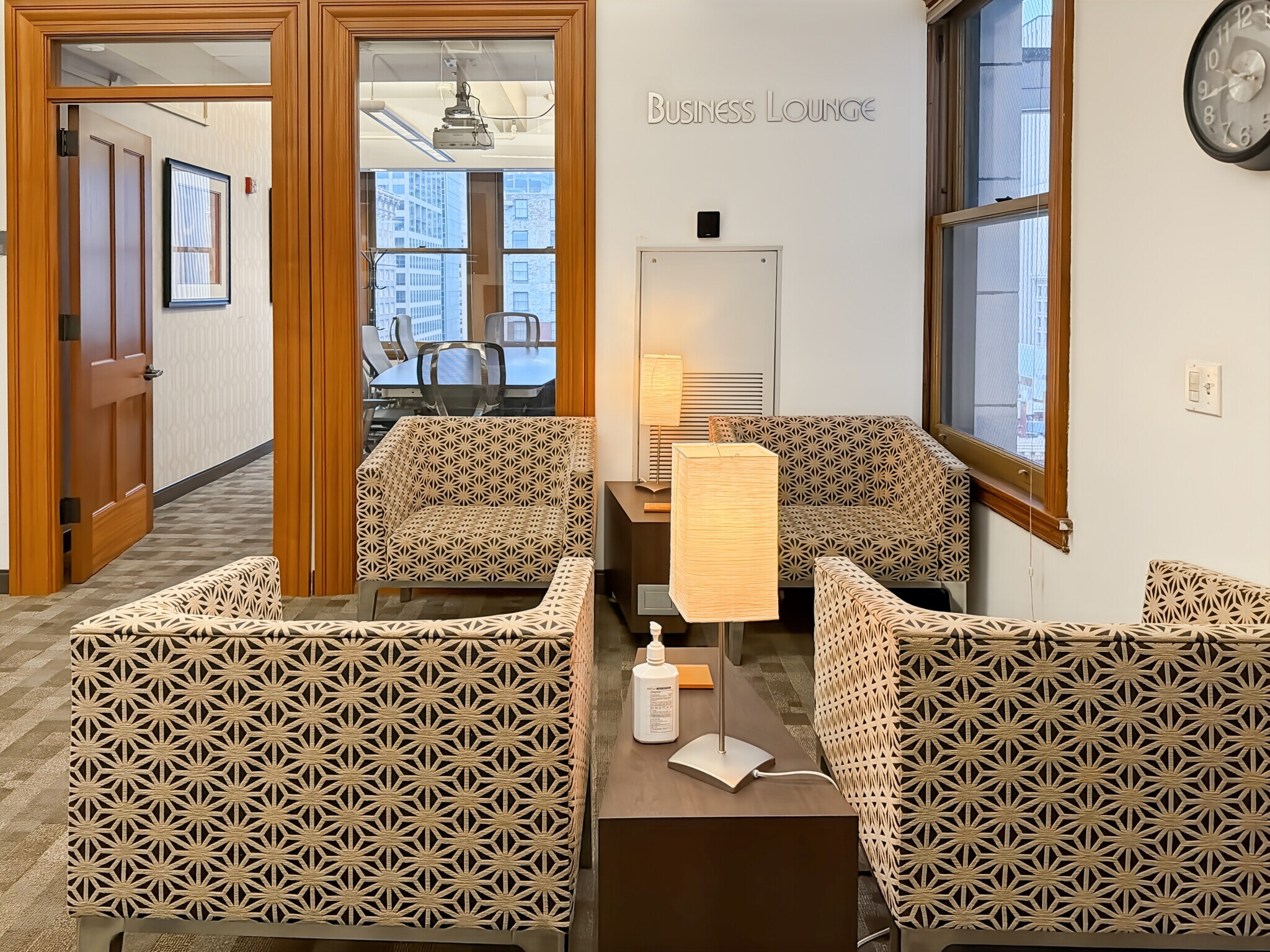 506 2nd Ave, Seattle, WA à louer Photo intérieure- Image 1 de 18