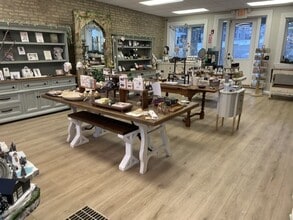 324-326 N River St, East Dundee, IL à louer Photo intérieure- Image 2 de 2