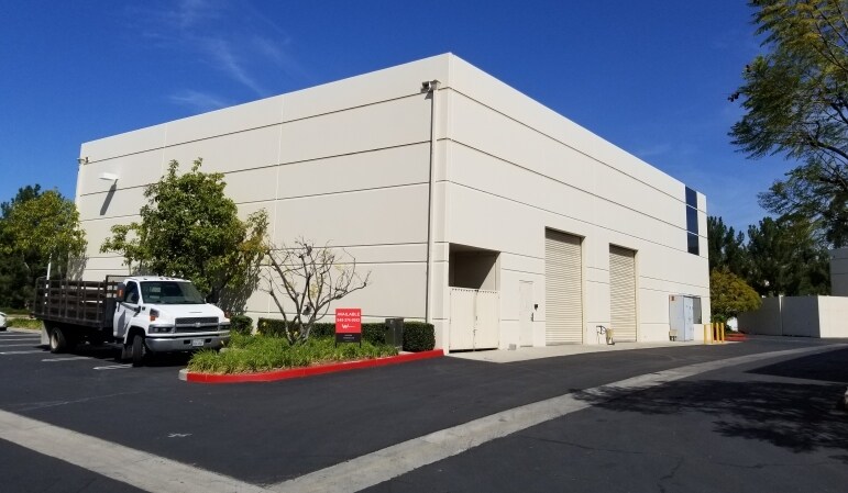 19641 Descartes, Foothill Ranch, CA à vendre - Photo du bâtiment - Image 2 de 13