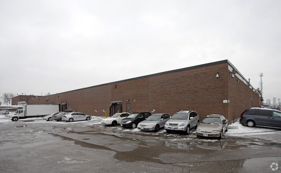20 Commander Blvd, Toronto, ON à vendre - Photo du bâtiment - Image 2 de 2