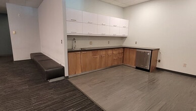 1125 Innovation Dr, Ottawa, ON for lease Interior Photo- Image 2 of 4
