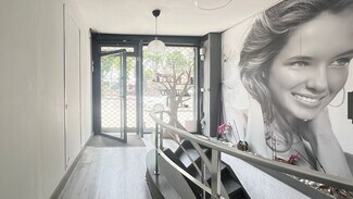 Plus de détails pour Multi-résidentiel à vendre