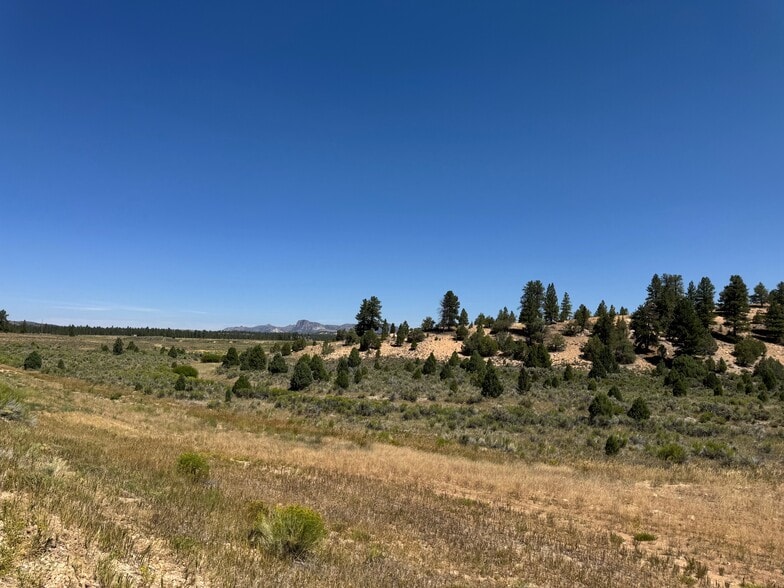 HWY 12 164.1 AC 12 hwy, Bryce Canyon, UT à vendre - Photo du bâtiment - Image 1 de 11