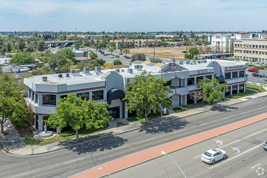 6769 N Fresno St, Fresno, CA for lease - Aerial - Image 3 of 27