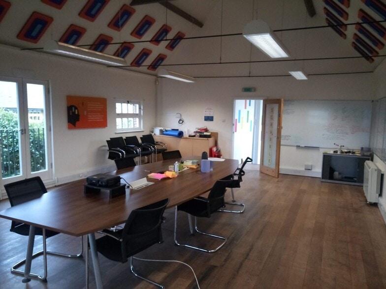 Coolham Rd, West Grinstead for lease - Interior Photo - Image 3 of 4