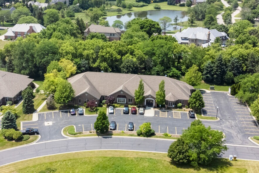 12 Executive Ct, South Barrington, IL à vendre - Photo du bâtiment - Image 3 de 5