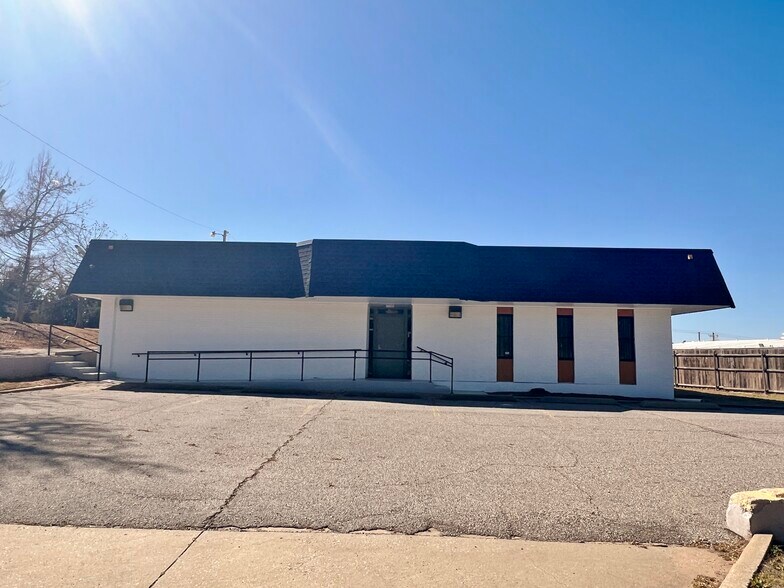 5235 N Lincoln Blvd, Oklahoma City, OK for lease - Building Photo - Image 1 of 7