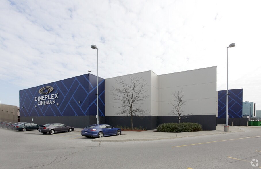 2005-2095 Winston Park Dr, Oakville, ON à louer - Photo du bâtiment - Image 2 de 17