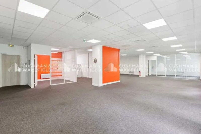 Office in Levallois-Perret for lease - Building Photo - Image 3 of 11