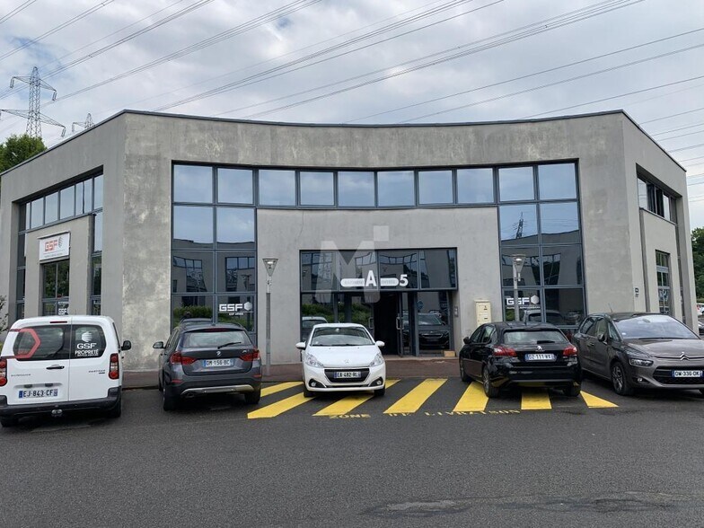 Bureau dans Palaiseau à louer - Photo du bâtiment - Image 2 de 7