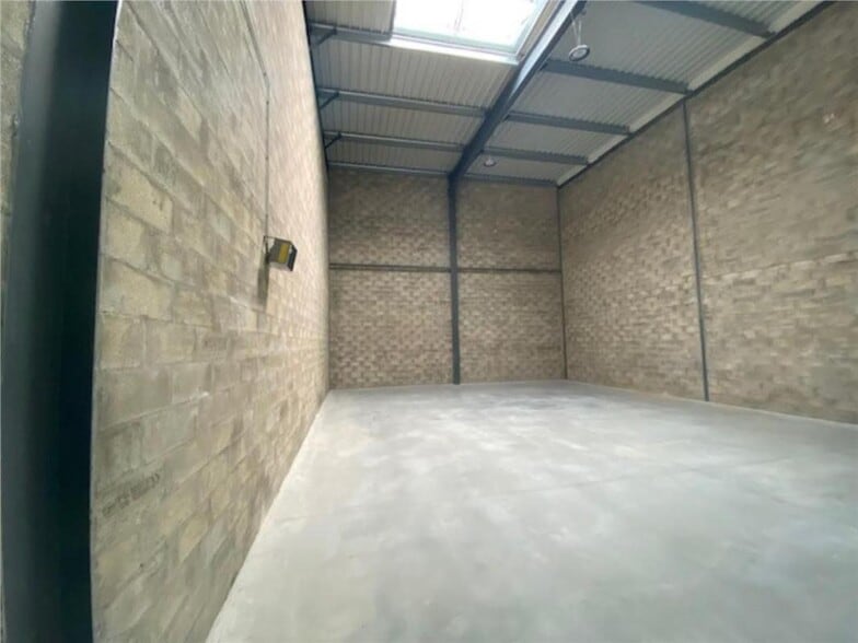 Industrial in Mitry-Mory for lease - Building Photo - Image 2 of 3