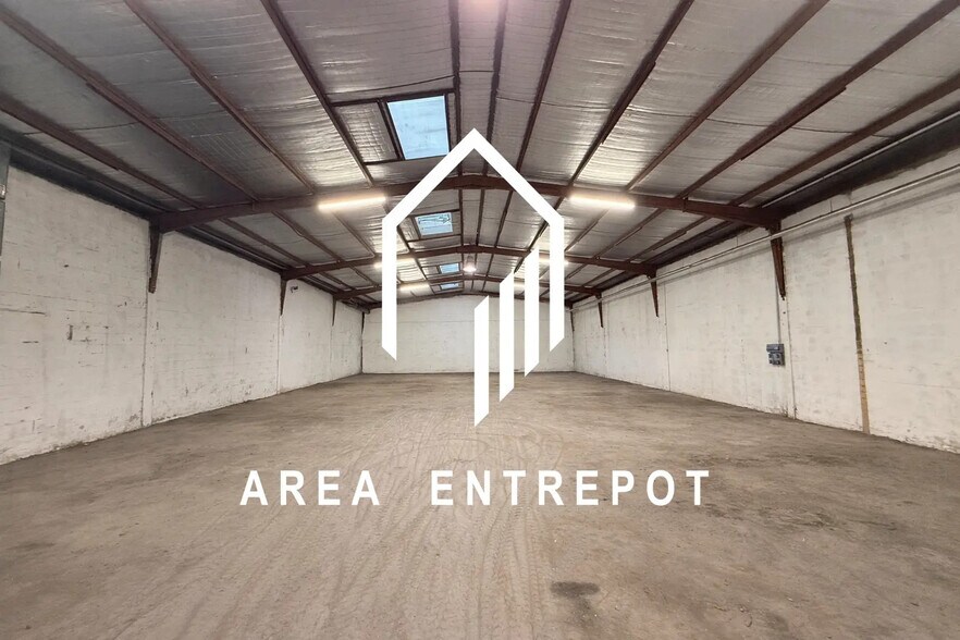 Industrial in Vitrolles for lease - Interior Photo - Image 3 of 7