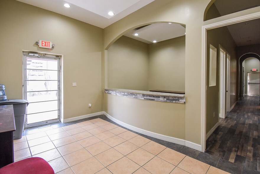 9527 Ponderosa Ln, Houston, TX for lease - Building Photo - Image 1 of 32